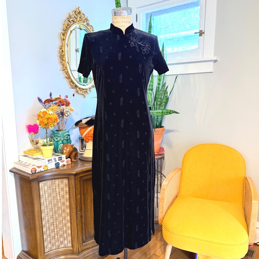 Molly Malloy Vintage 90s Black Velvet Floral Embroidered Cheongsam Dress Size 10